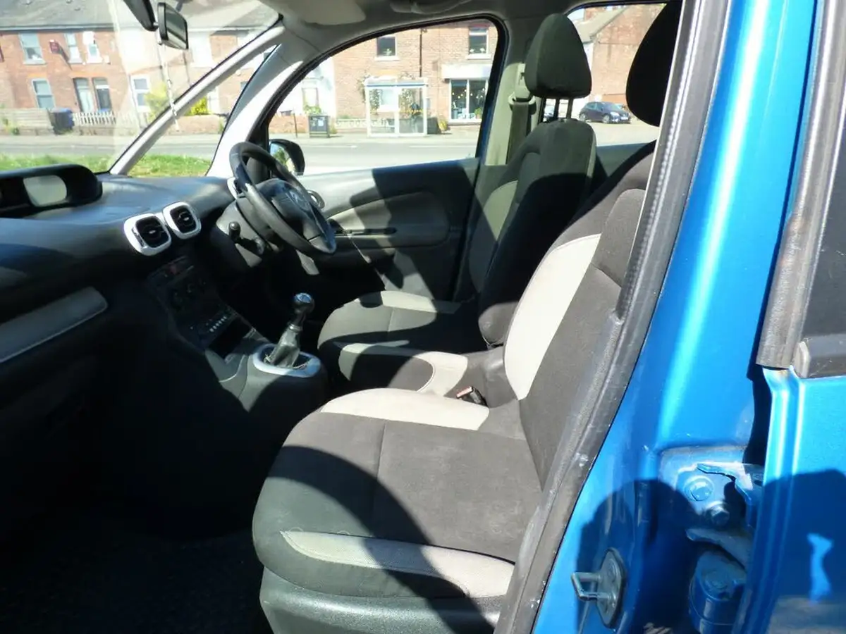 2013-citroen-c3-picasso-16td-selection-big-14