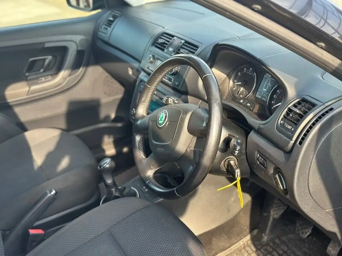 2010-skoda-fabia-12-elegance-85bhp-hatchback-1198cc-big-40