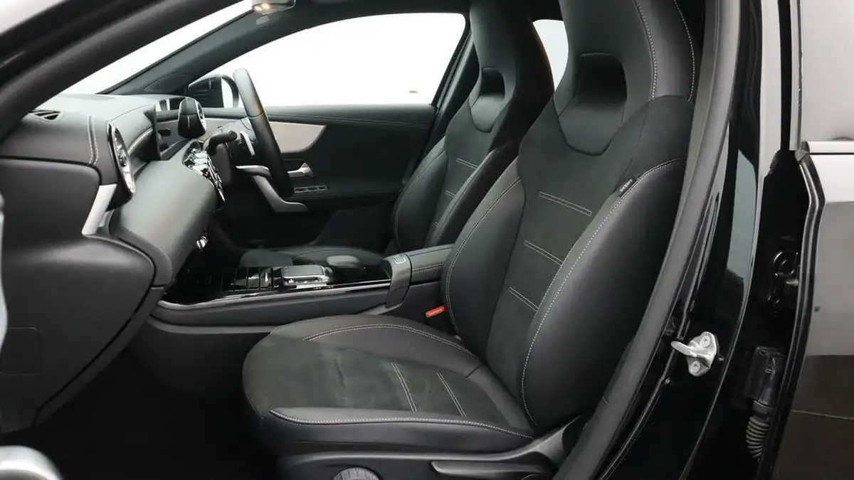 2022-mercedes-benz-a-class-13-a180-amg-line-premium-edition-hatchback-5d-7g-dct-big-14