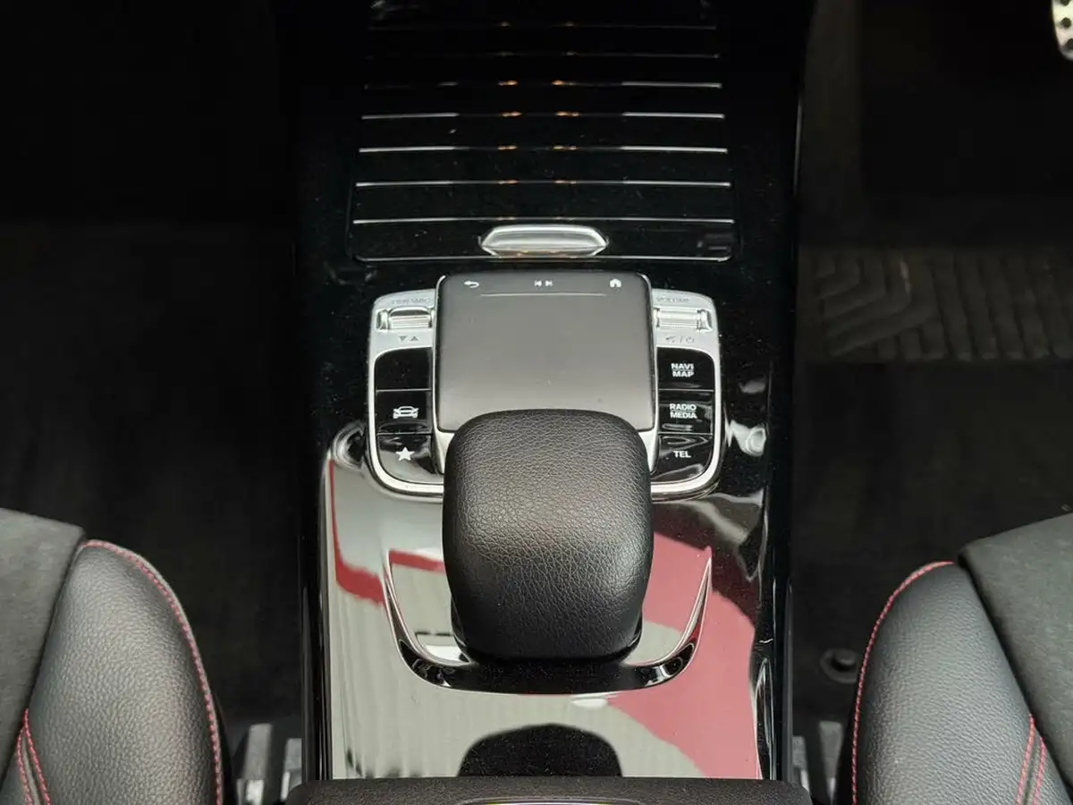 2019-mercedes-benz-a-class-15d-a180d-amg-line-saloon-4d-7g-dct-big-39