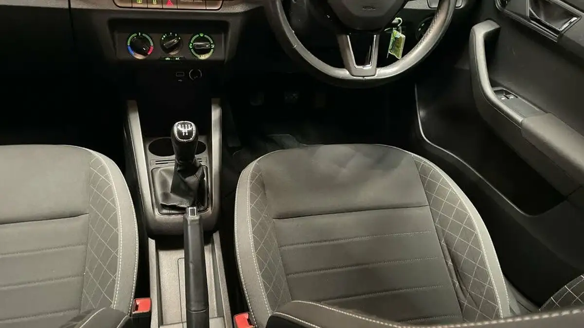 2020-skoda-fabia-10-tsi-se-95ps-hatchback-big-14