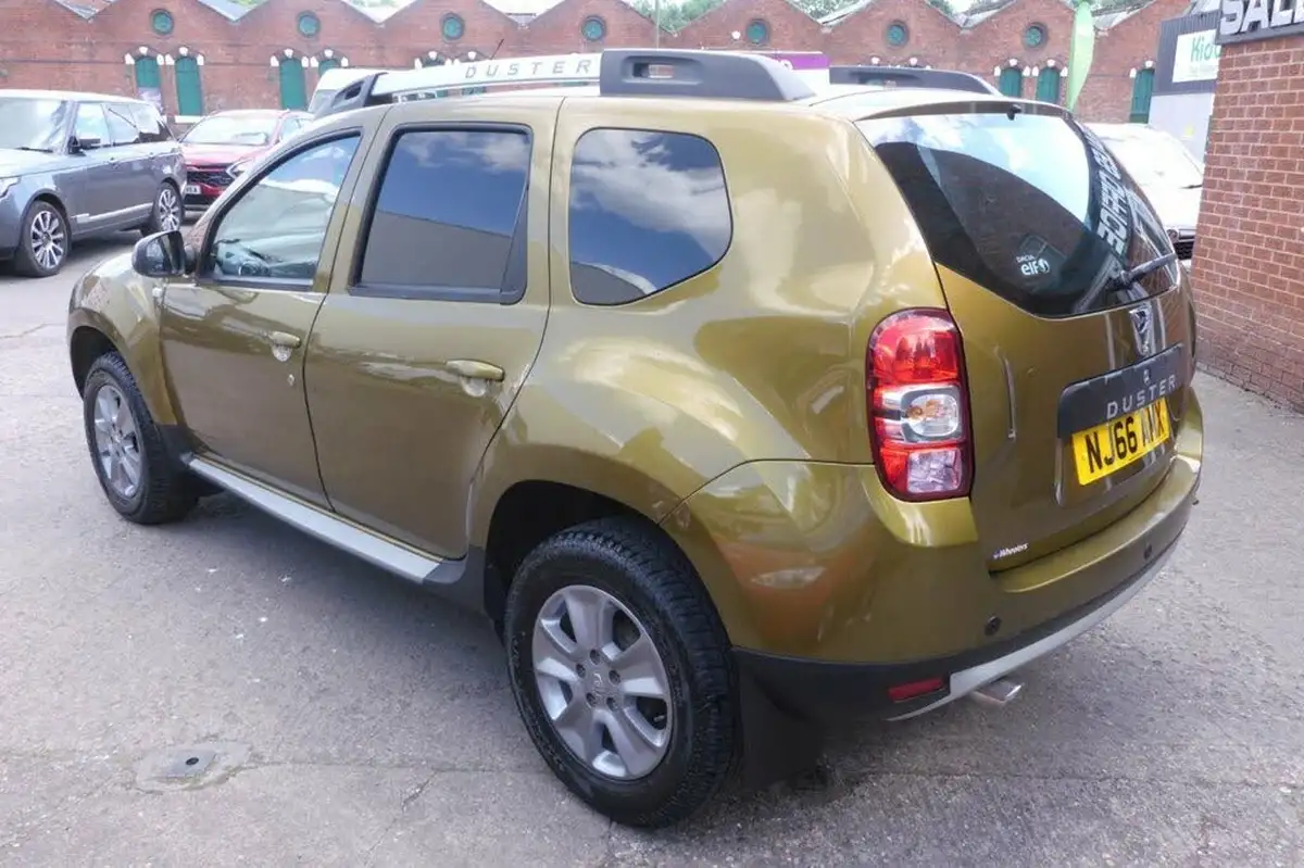 2016-dacia-duster-15dci-laureate-110hp-eu6-4x4-window-van-big-11