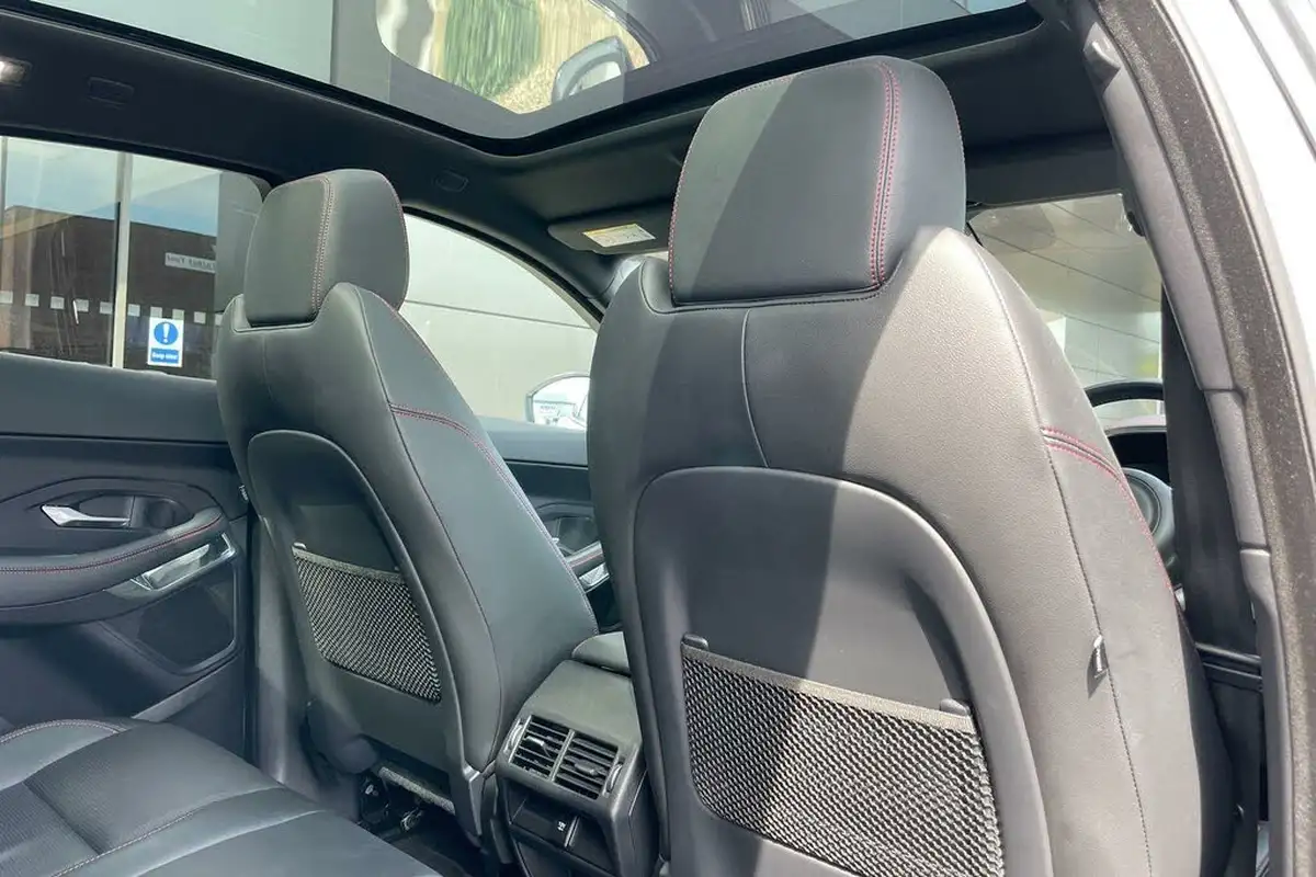 2019-jaguar-e-pace-20-i4d-chequered-flag-150ps-big-31