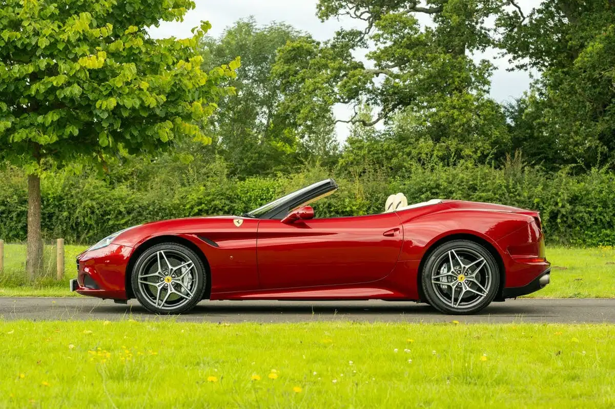 2015-ferrari-california-39-t-big-7