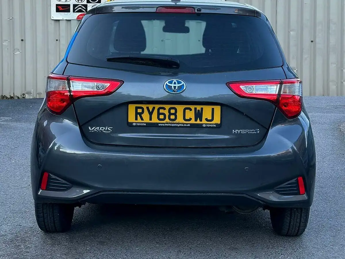 2019-toyota-yaris-15-vvt-i-icon-tech-98bhp-hybrid-1497cc-e-cvt-big-4