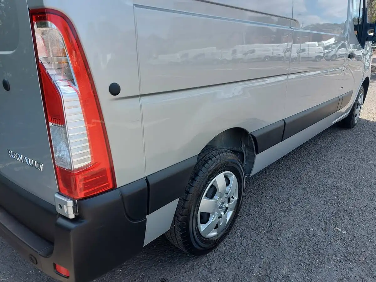 2023-renault-master-23dci-mm35-135-business-big-9