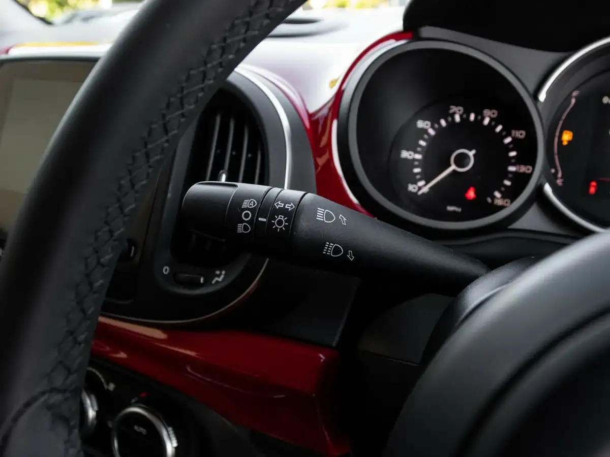 2018-fiat-500l-14-cross-big-16