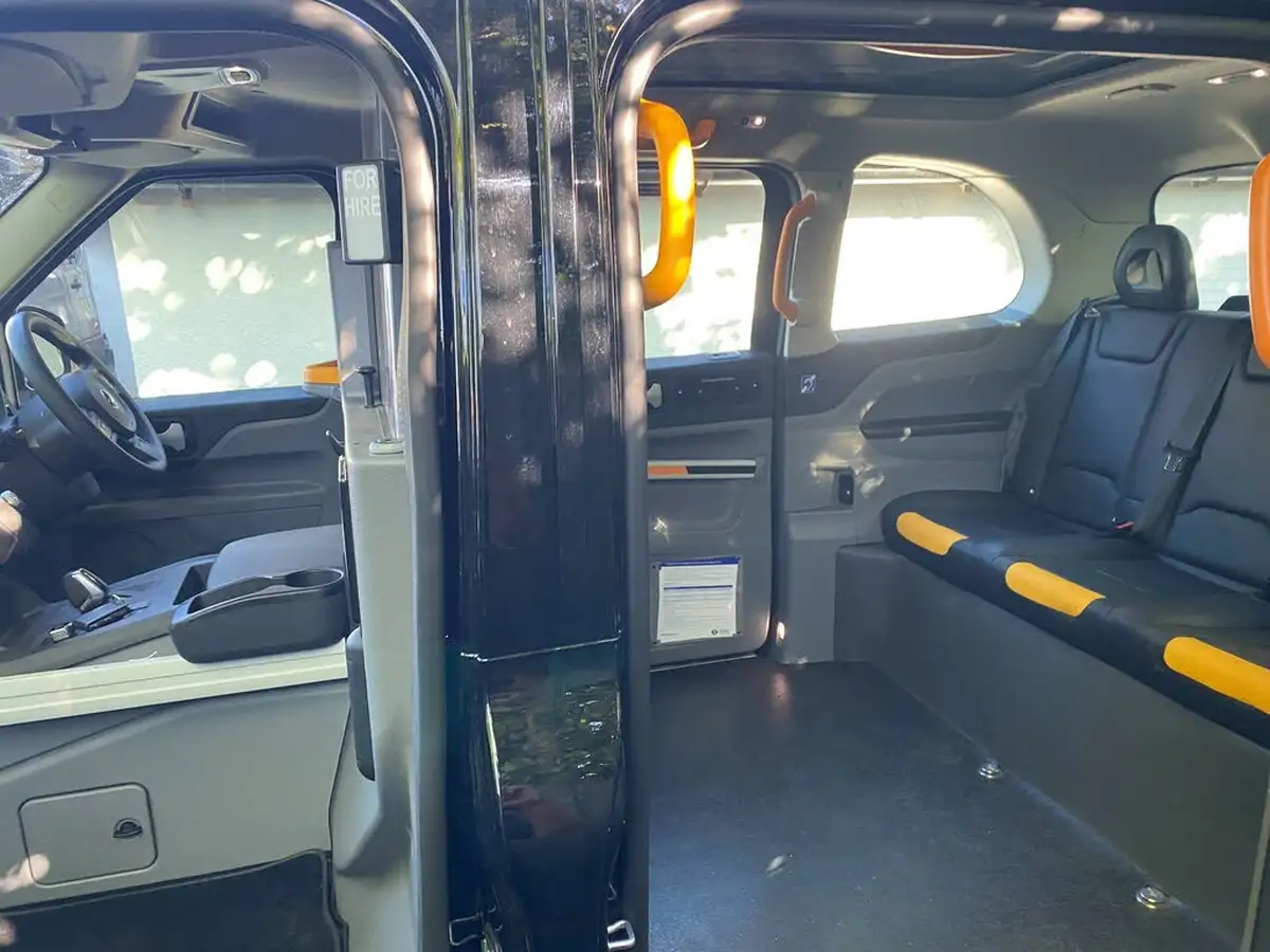 2023-levc-tx-15-vista-taxi-big-8