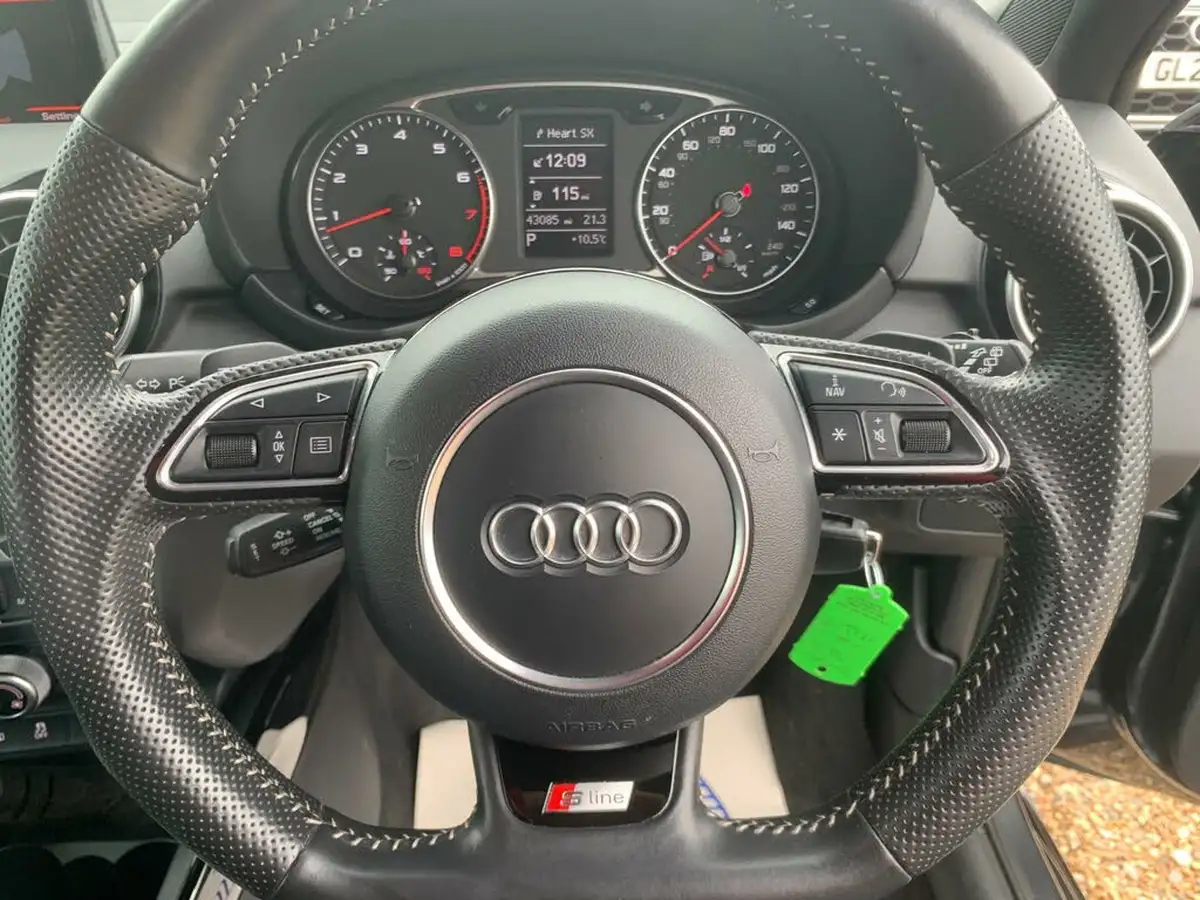 2016-audi-a1-14-tfsi-black-edition-hatchback-3d-s-tronic-big-14