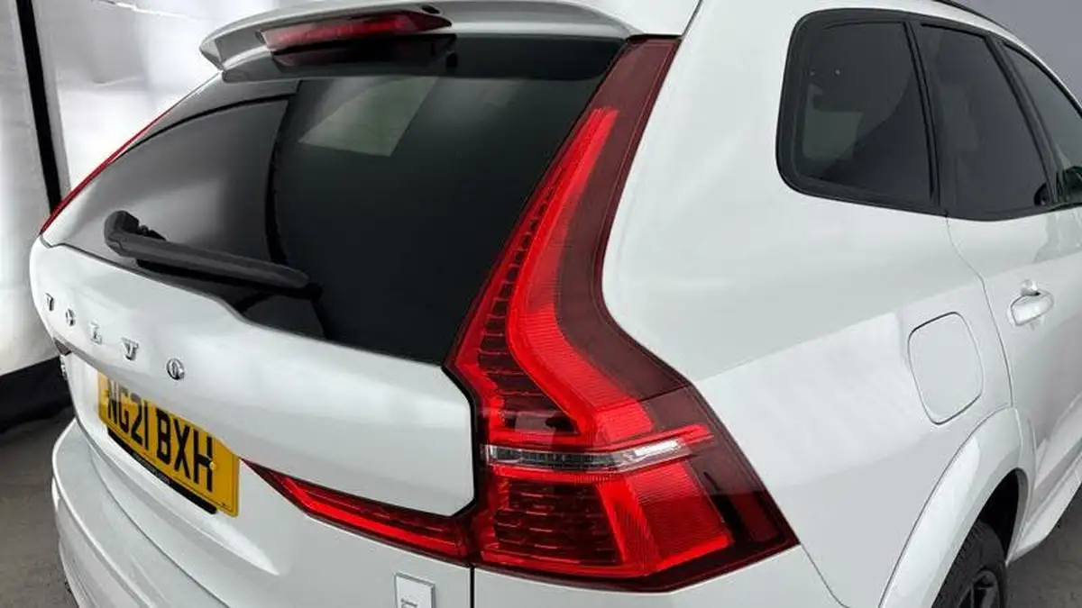 2021-volvo-xc60-20-t8-polestar-engineered-405bhp-twin-engine-big-29