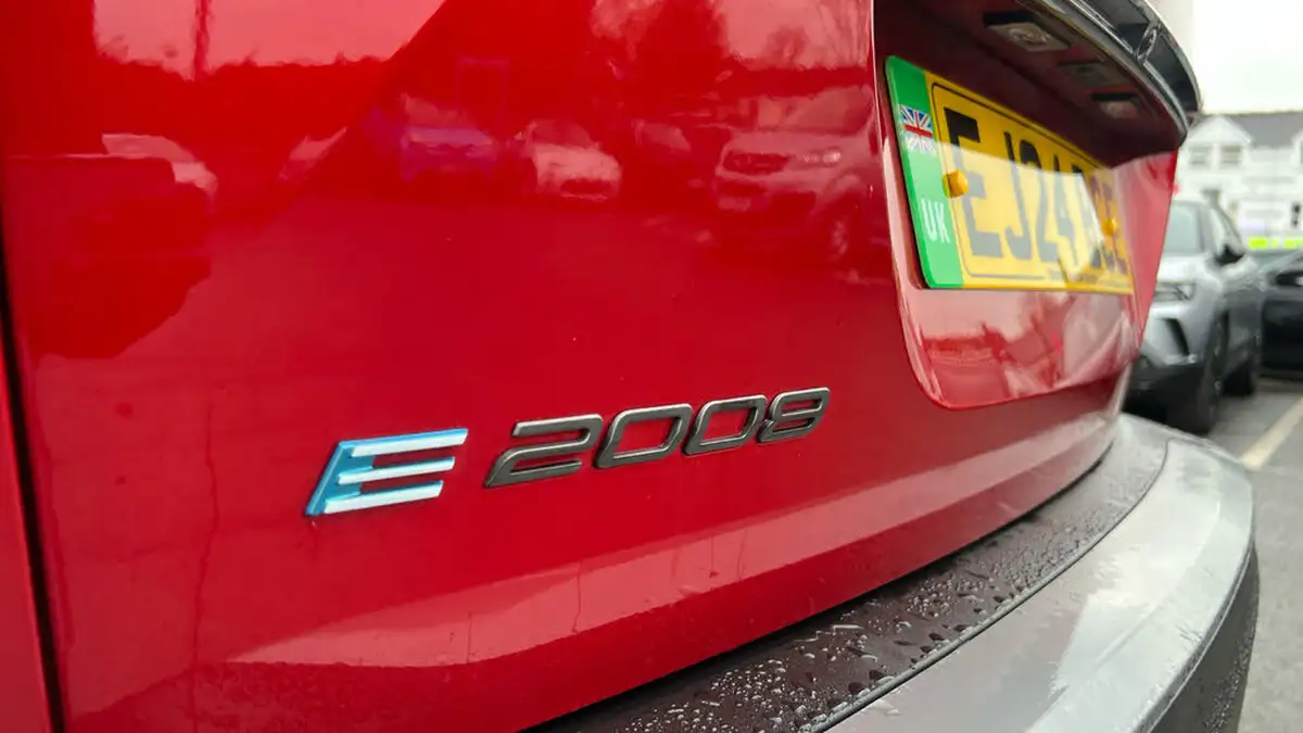 2024-peugeot-2008-suv-e-gt-136ps-50kwh-big-37