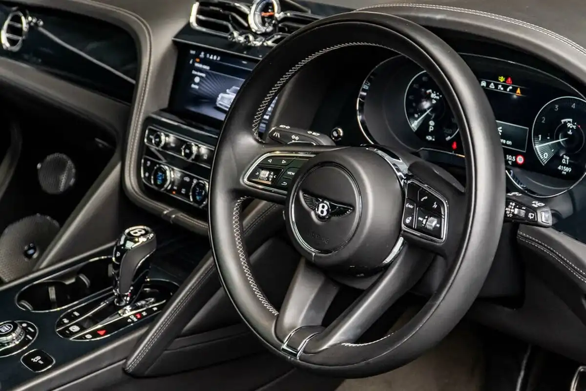 2021-bentley-bentayga-40-v8-big-26