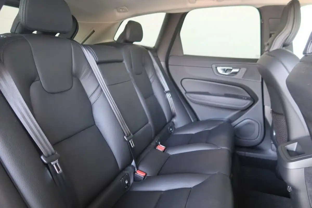 2020-volvo-xc60-20-b5-momentum-big-11
