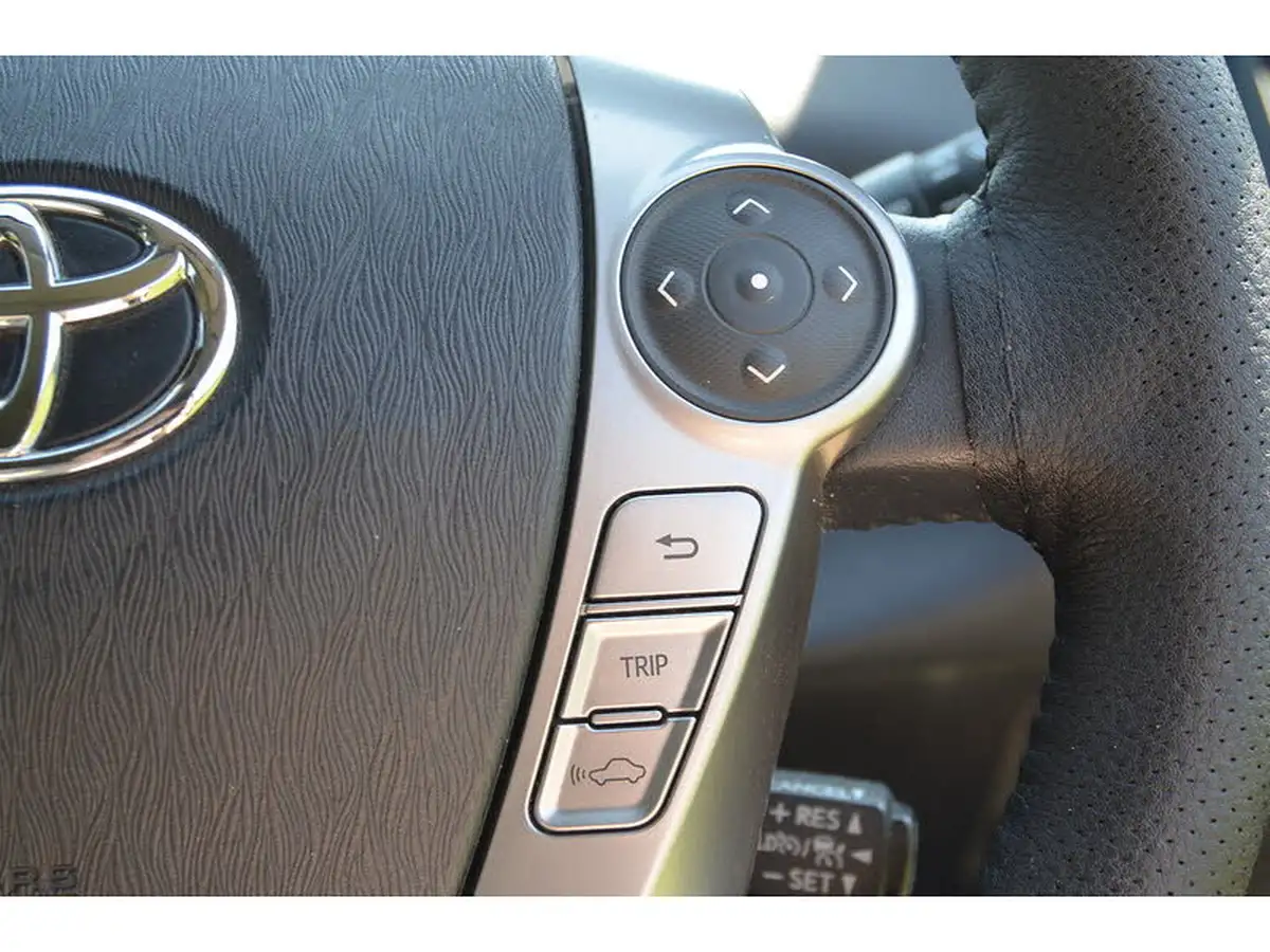 2019-toyota-prius-18-vvt-i-excel-big-22