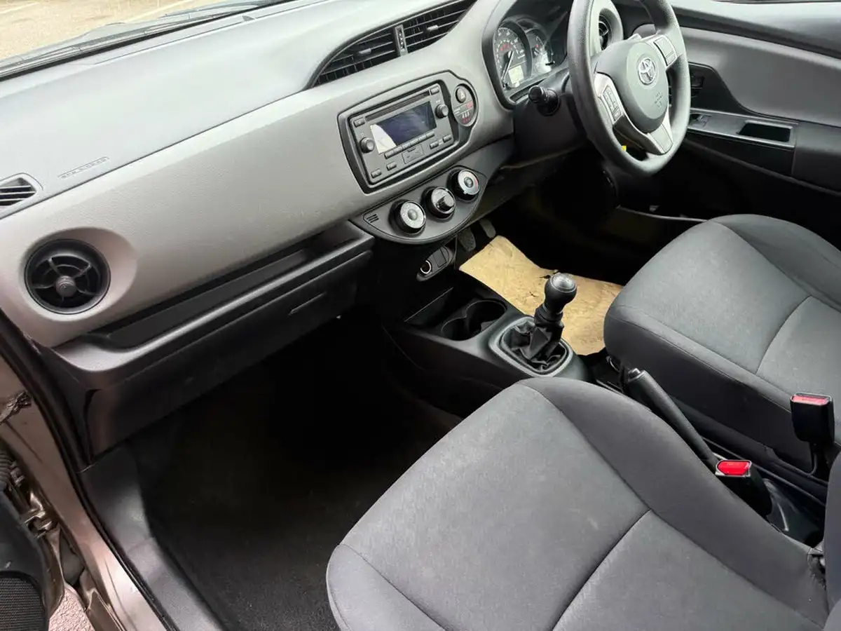 2018-toyota-yaris-10-vvt-i-active-71bhp-big-17