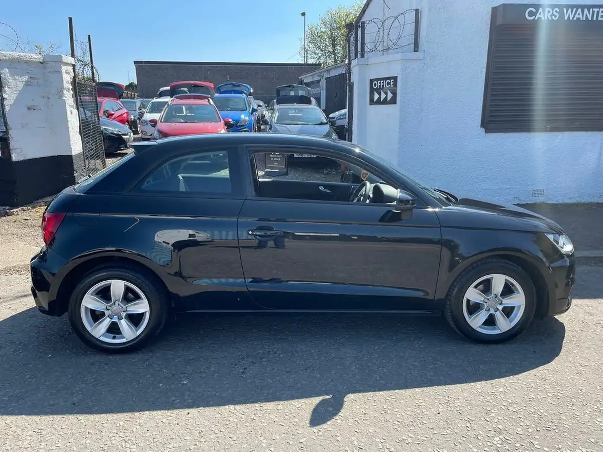 2016-audi-a1-10-tfsi-se-hatchback-3d-big-2