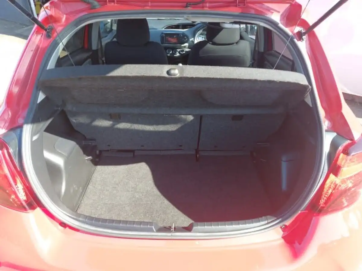2016-toyota-yaris-133-icon-vvt-i-5d-big-7