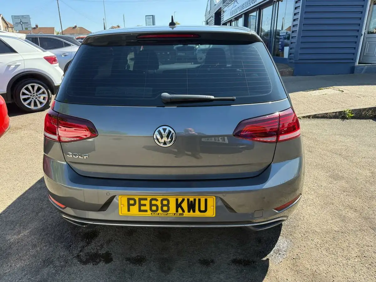 2018-volkswagen-golf-10-tsi-se-115ps-hatchback-5d-big-11