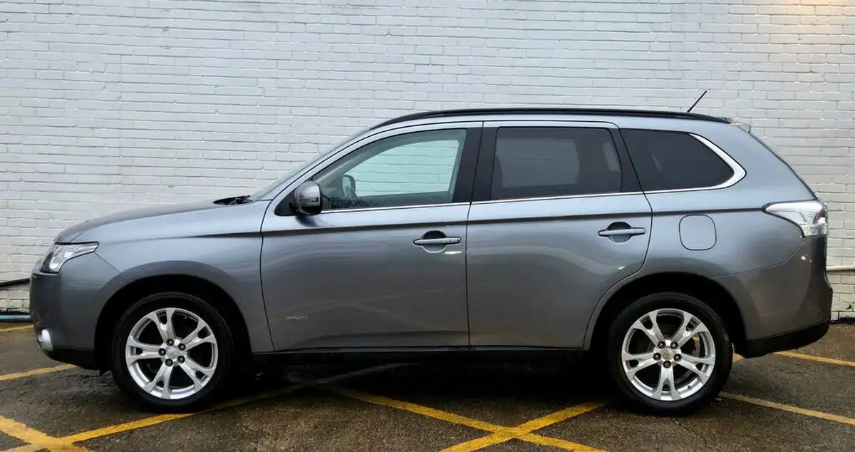 2013-mitsubishi-outlander-22di-d-gx4-big-6
