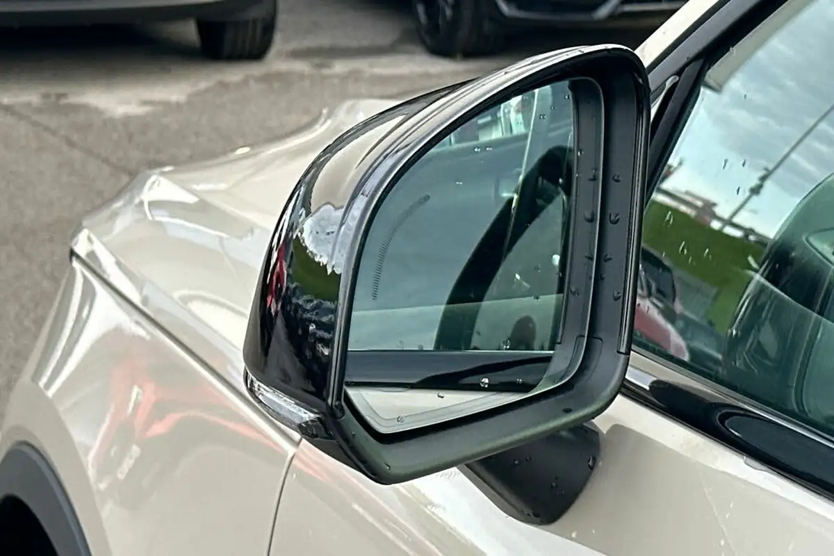 2024-volvo-xc40-20-b3-plus-big-35