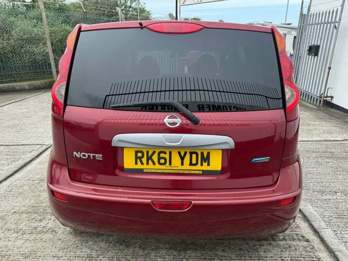 2011-nissan-note-14-n-tec-big-4