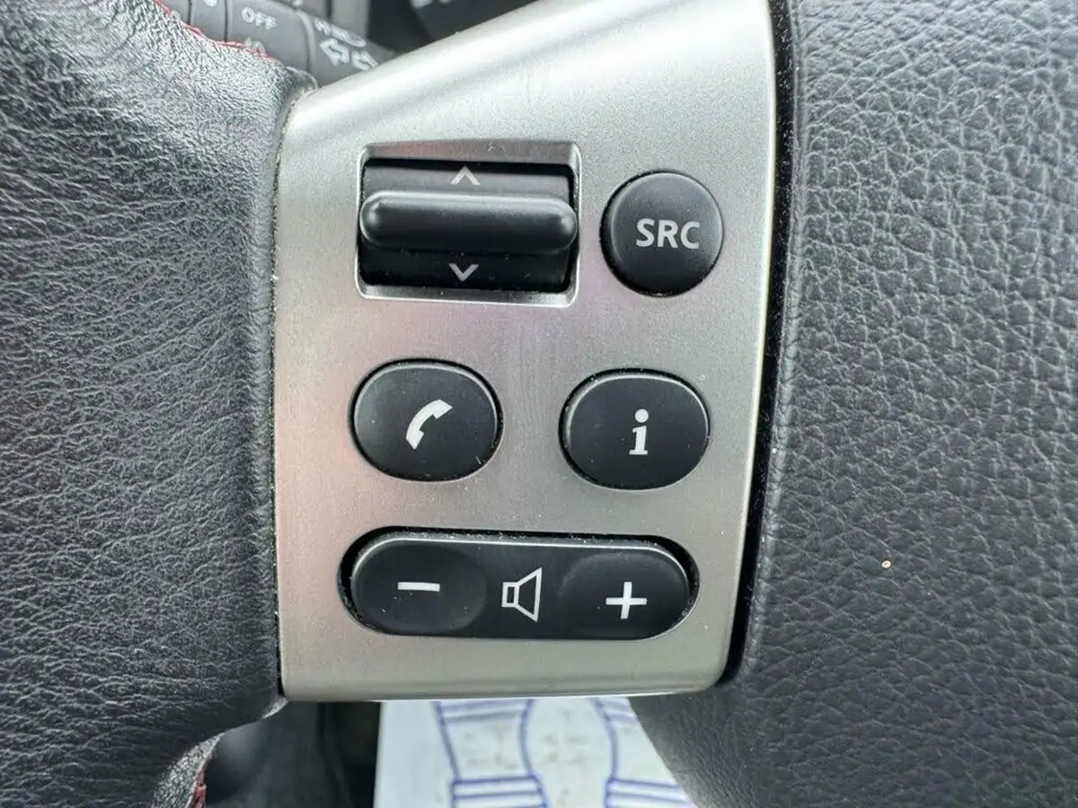 2011-nissan-note-14-n-tec-big-28
