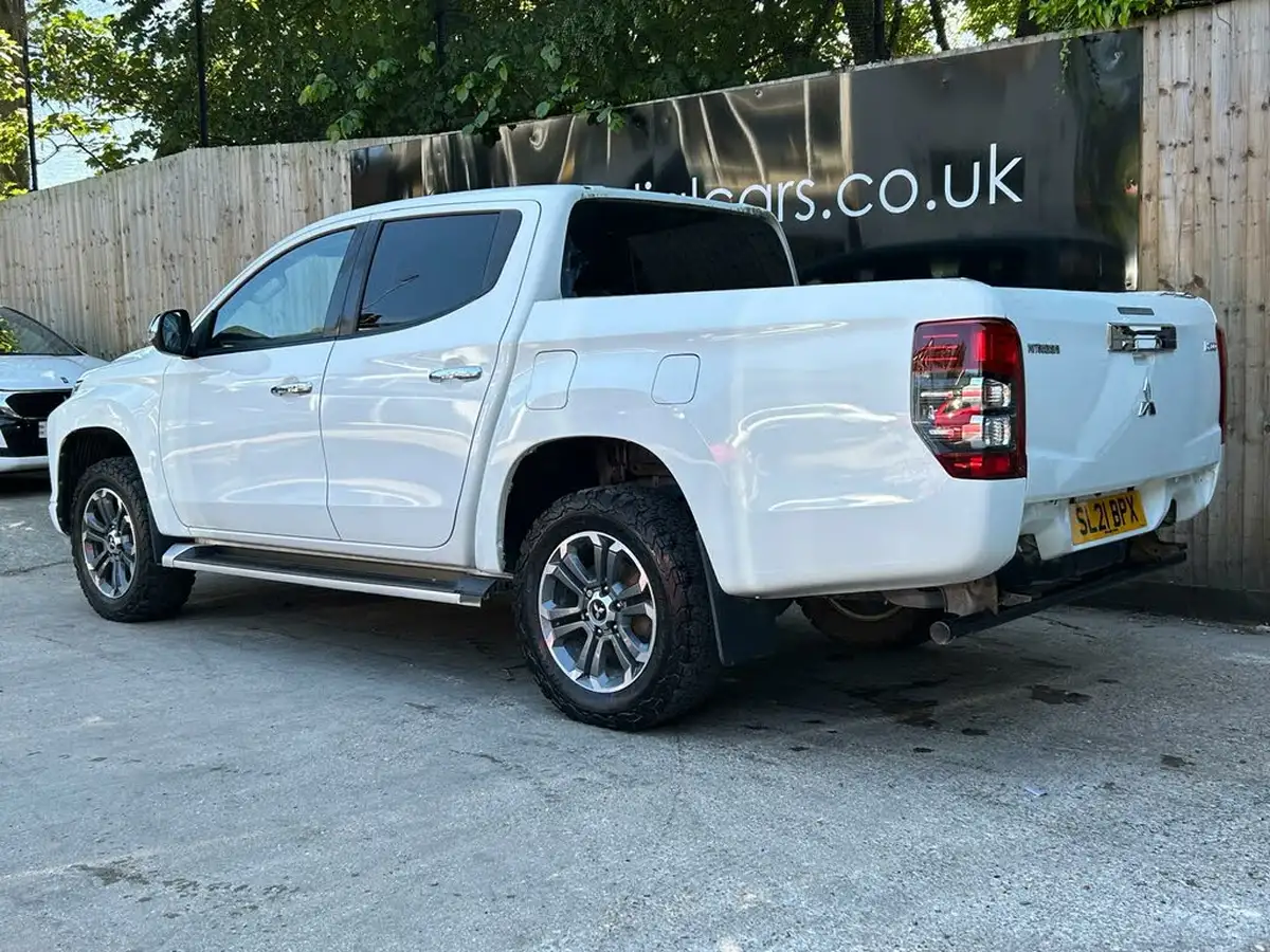 2021-mitsubishi-l200-22di-d-barbarian-big-10
