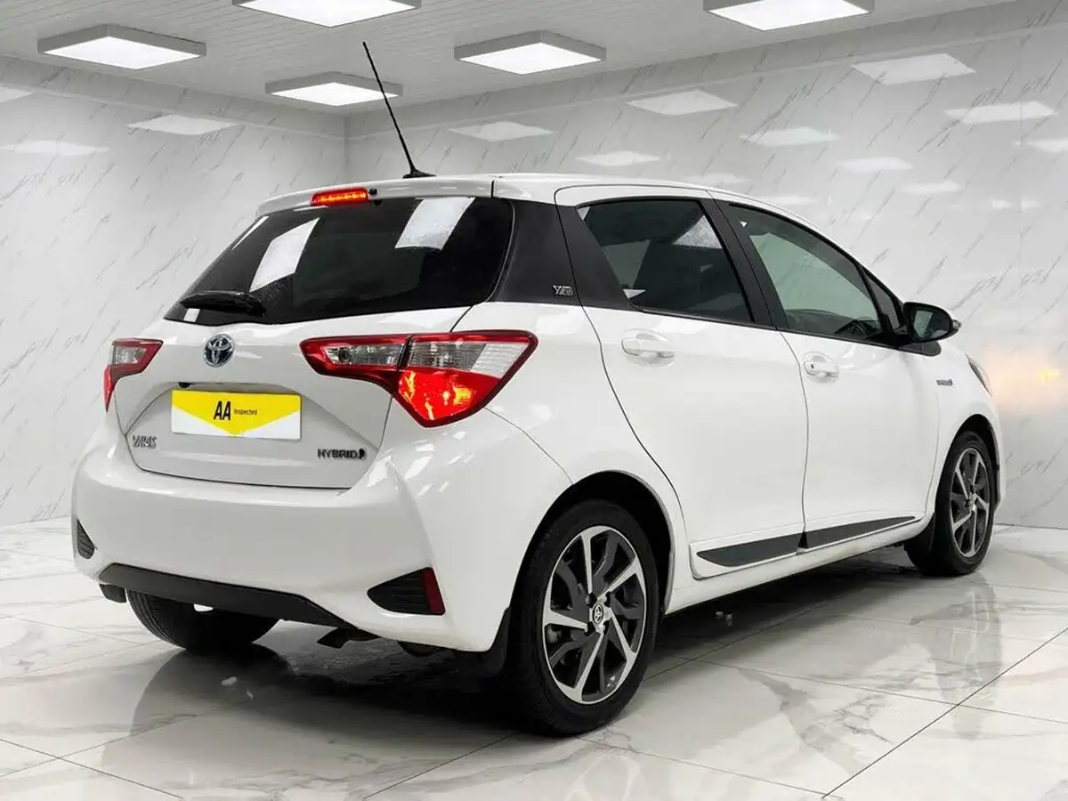 2020-toyota-yaris-15-vvt-i-y20-98bhp-hybrid-1497cc-e-cvt-big-9