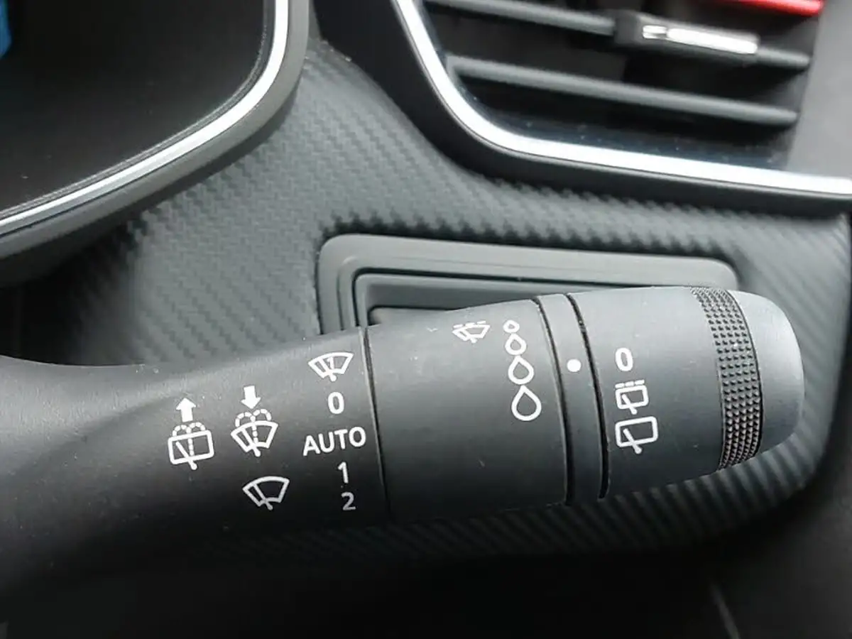 2023-renault-clio-10-tce-rs-line-big-15