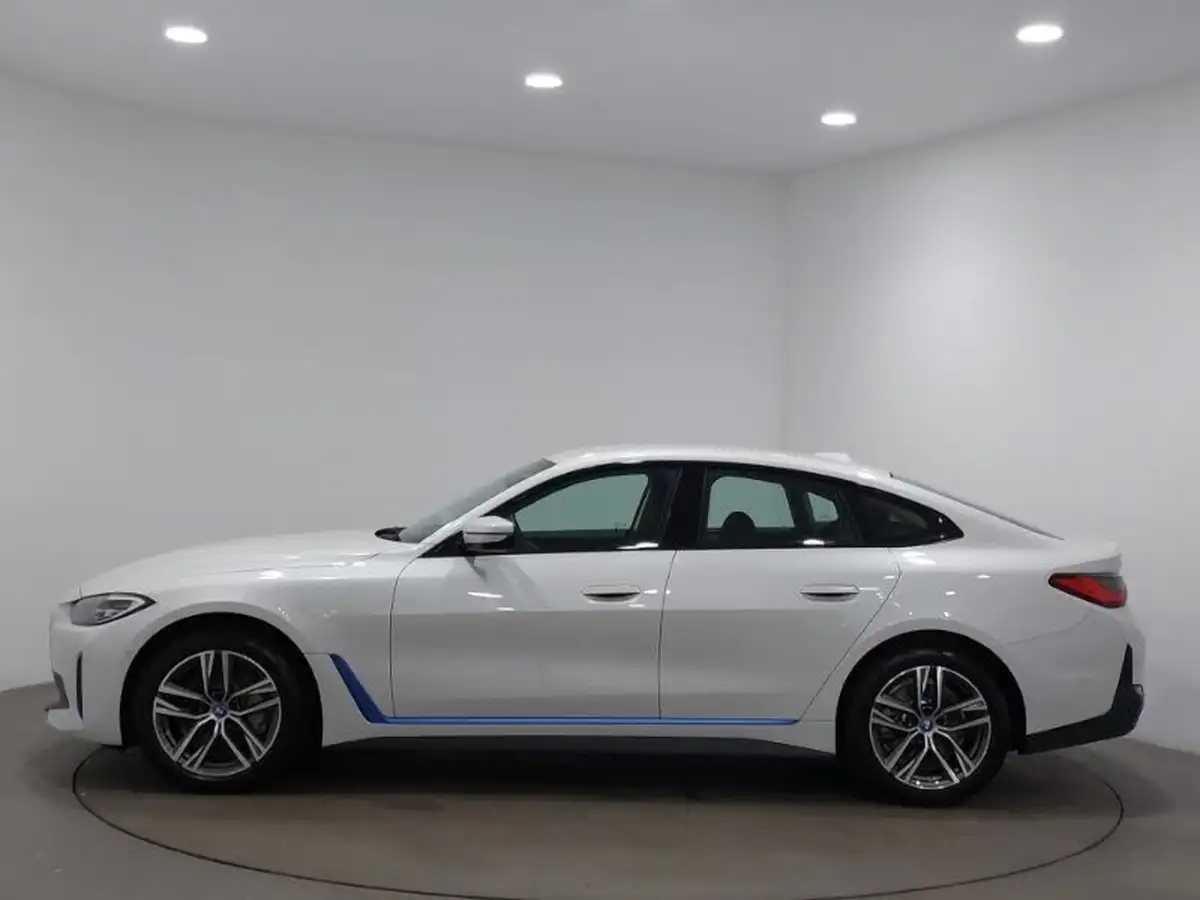 2024-bmw-i4-e-edrive35-sport-big-3