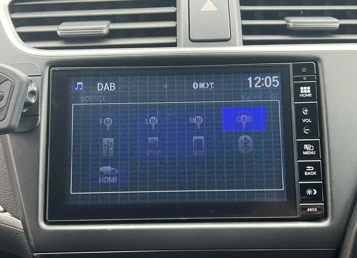 2016-honda-civic-18-sport-honda-connect-dasp-big-35