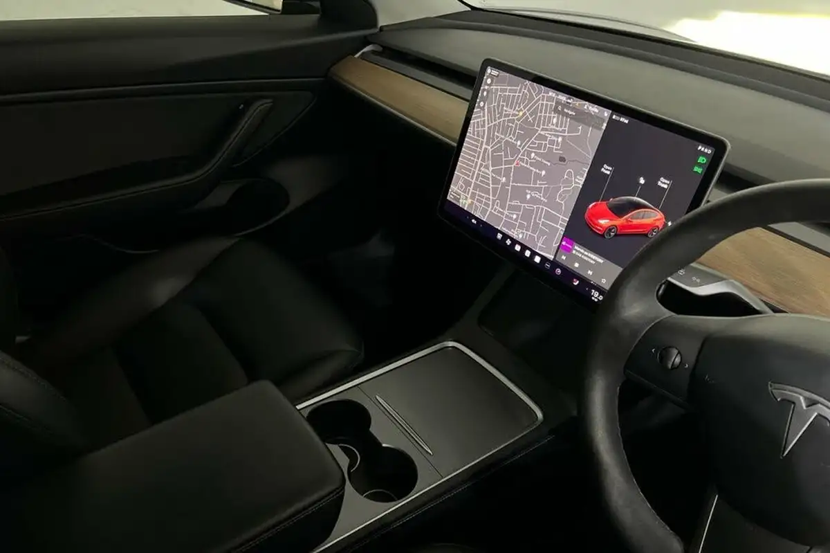 2020-tesla-model-3-e-long-range-big-34