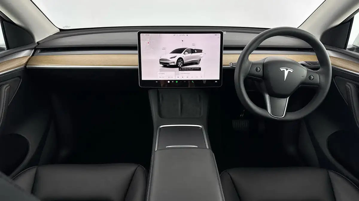 2024-tesla-model-y-e-rwd-big-10
