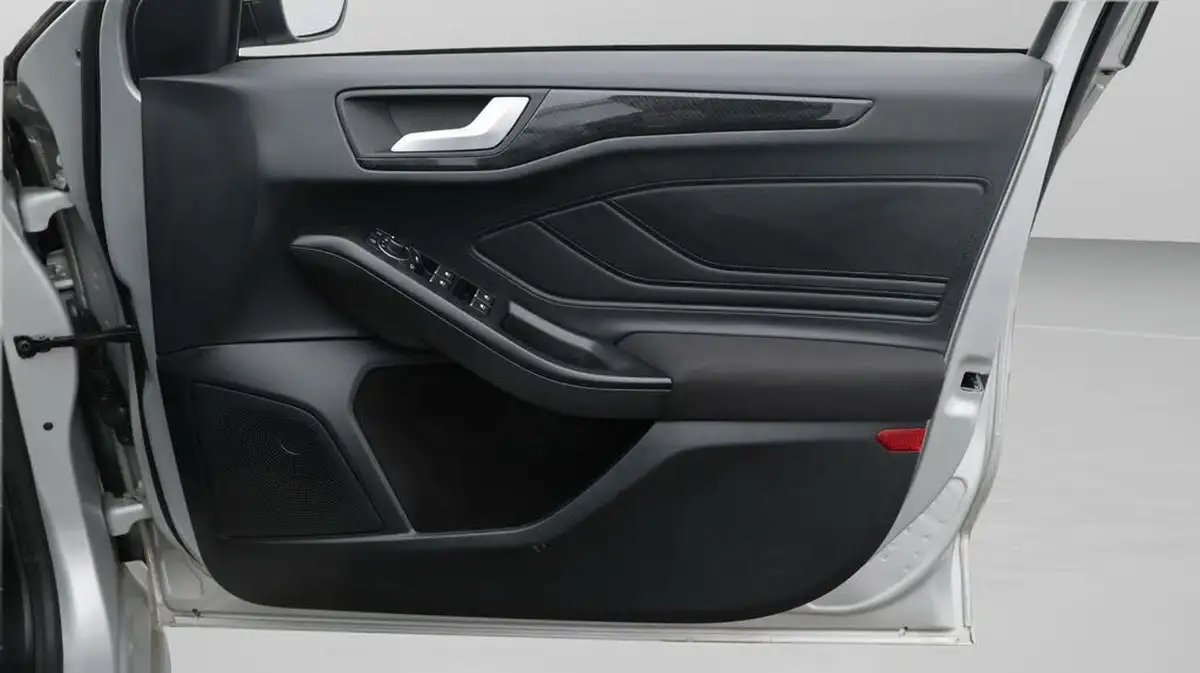 2022-ford-focus-10t-st-line-125ps-hatchback-big-15