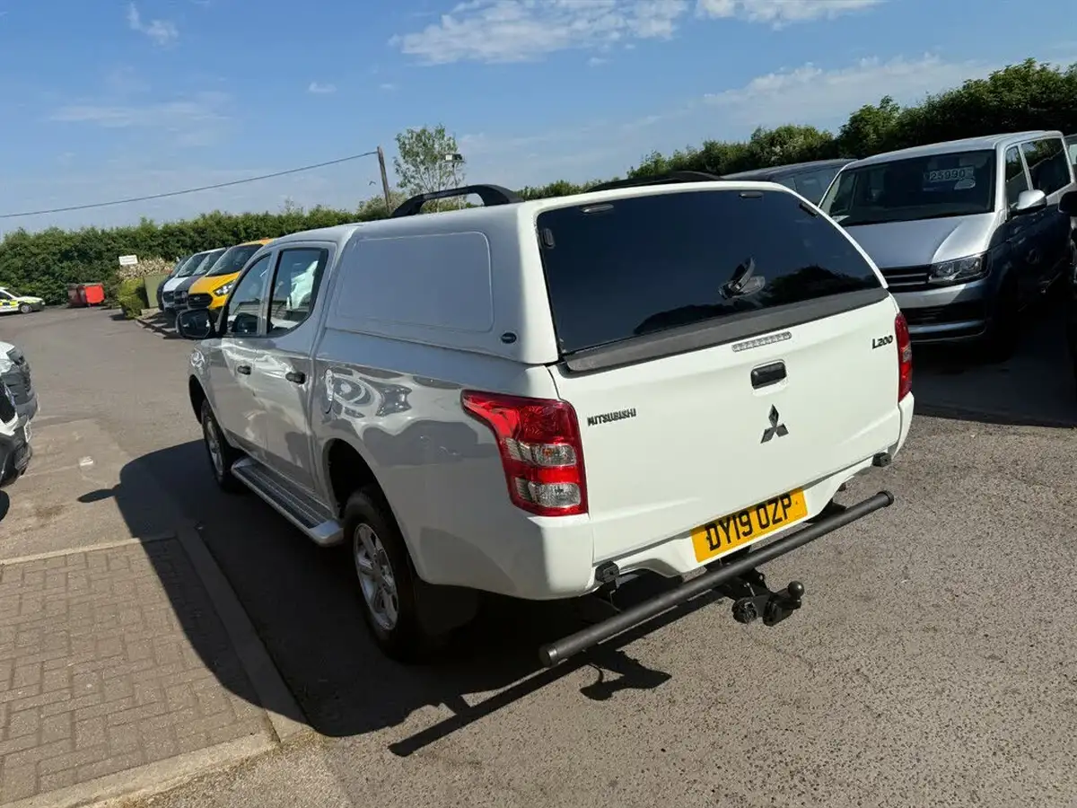2019-mitsubishi-l200-24di-d-4life-eu6b-double-pickup-big-5