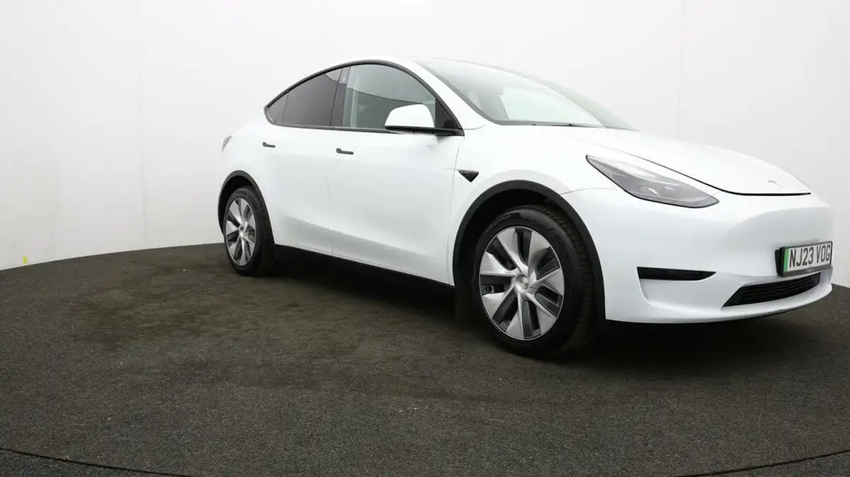 2023-tesla-model-y-e-rwd-big-48