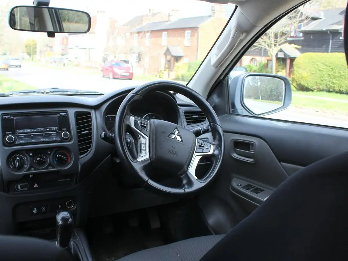 2019-mitsubishi-l200-24di-d-4life-eu6b-double-pickup-big-12