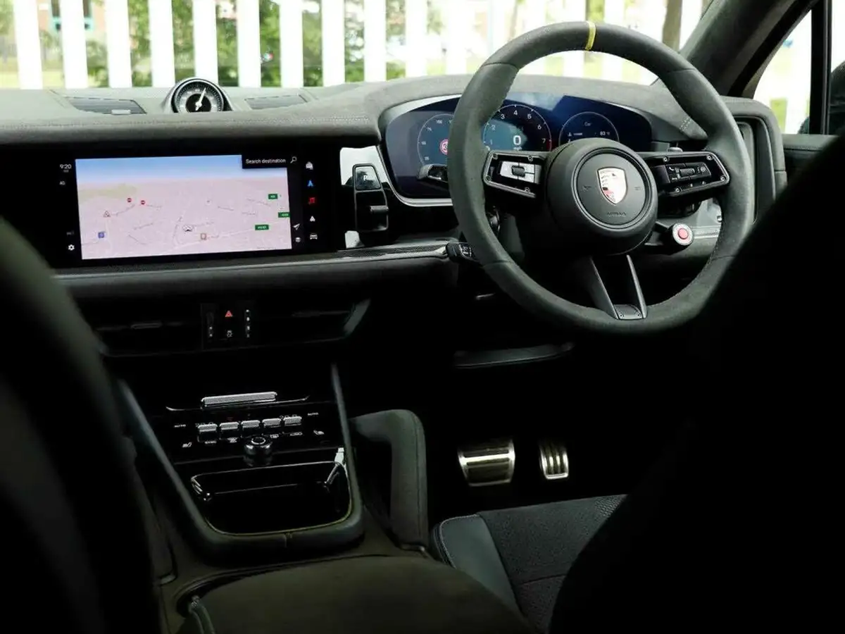 2024-porsche-cayenne-40-v8-turbo-e-hybrid-gt-package-coupe-big-11