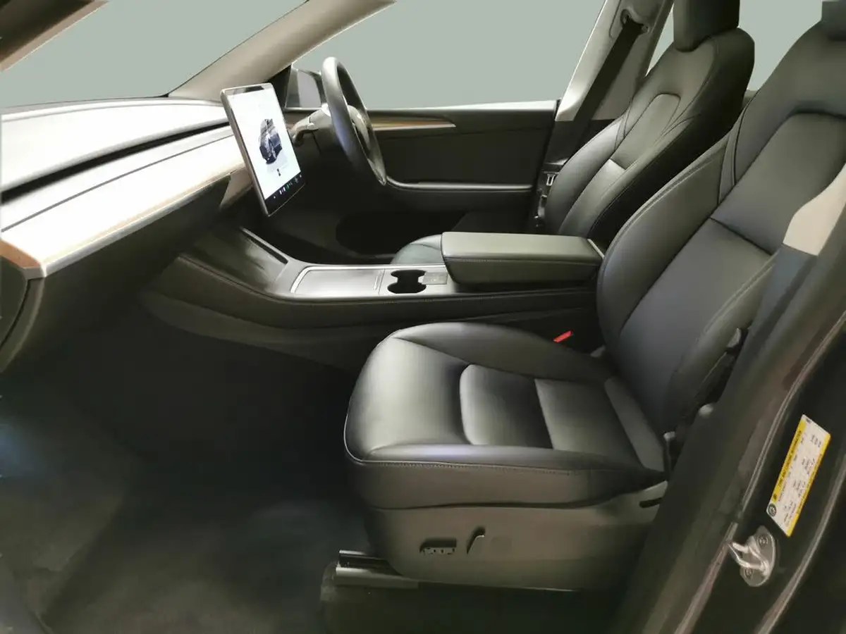 2022-tesla-model-y-e-long-range-big-3