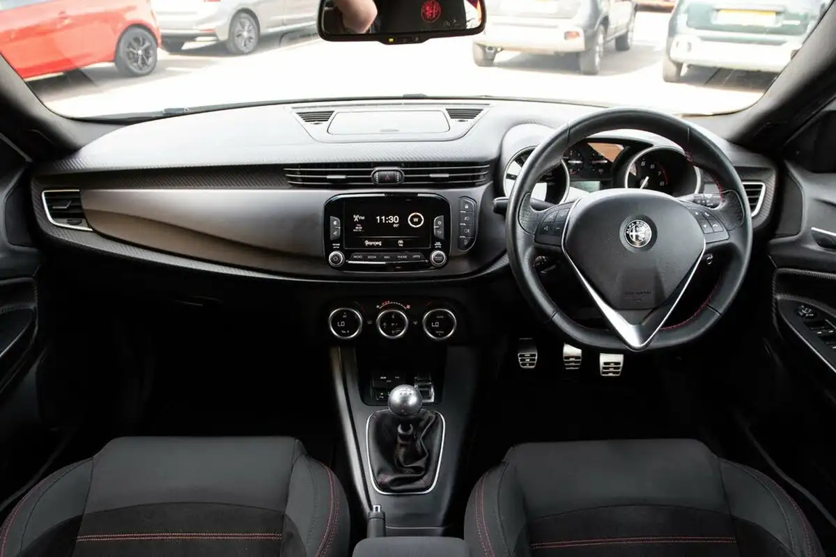 2016-alfa-romeo-giulietta-14-tb-multiair-speciale-big-3