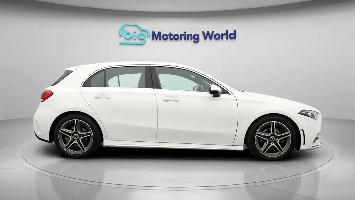 2018-mercedes-benz-a-class-13-a200-amg-line-premiumss-hatchback-5d-7g-dct-big-7