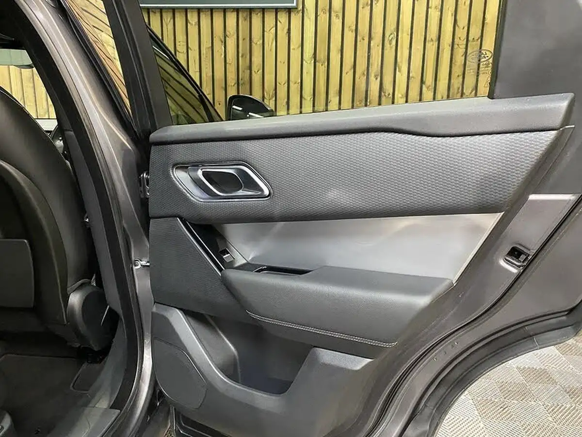 2019-land-rover-range-rover-velar-20-d180-r-dynamic-s-big-42