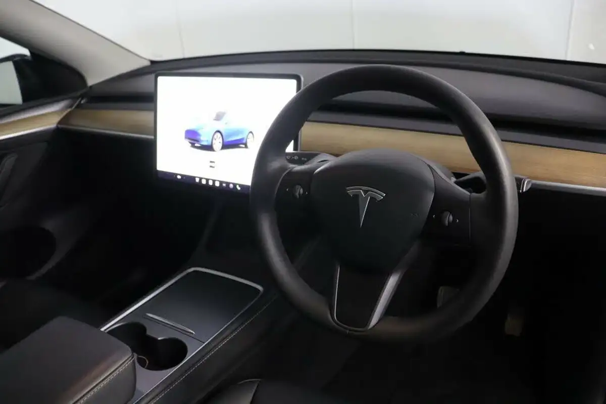 2022-tesla-model-y-e-long-range-big-22