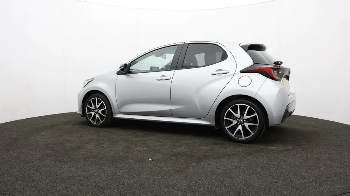 2022-toyota-yaris-15-vvt-i-dynamic-big-64