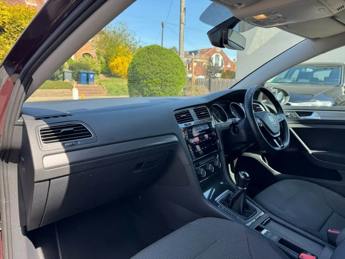 2017-volkswagen-golf-15-tsi-se-nav-hatchback-5d-big-15
