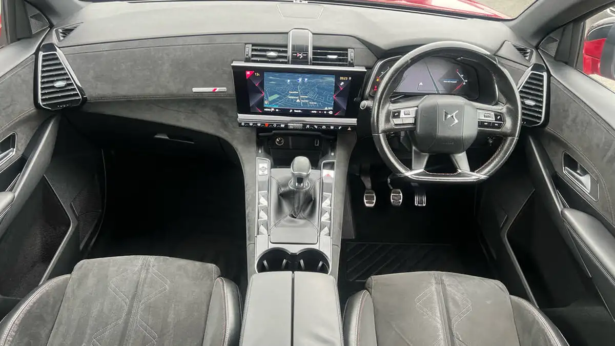 2018-ds-ds-7-crossback-15-bluehdi-performance-line-big-3