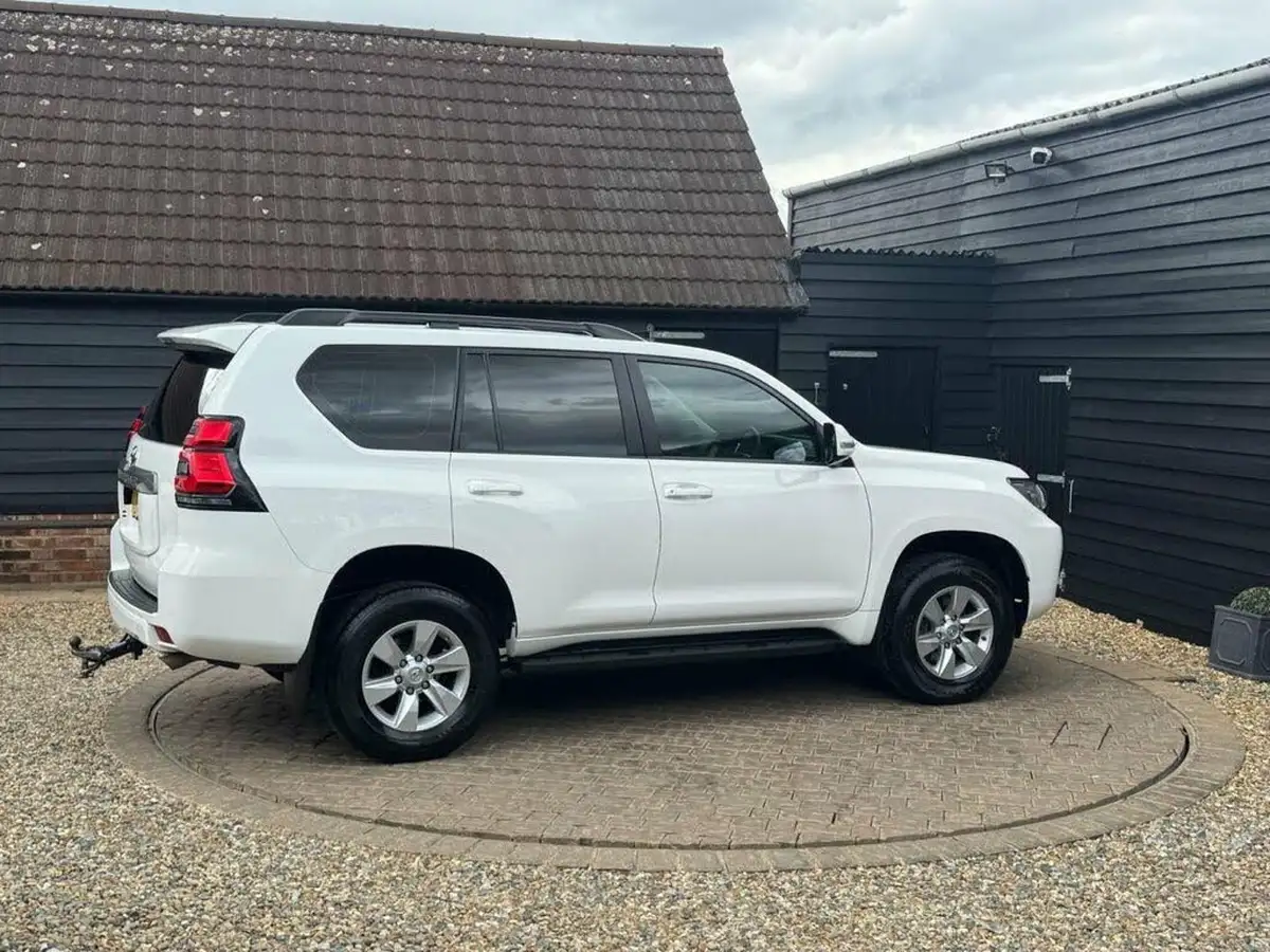 2021-toyota-land-cruiser-28d-4d-active-7st-navi-big-27