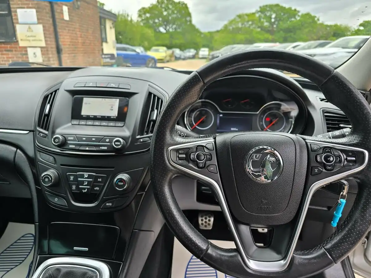2015-vauxhall-insignia-18-sri-big-25