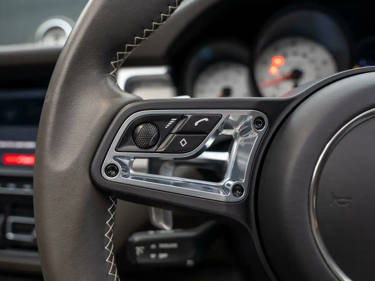 2021-porsche-macan-29-turbo-big-34