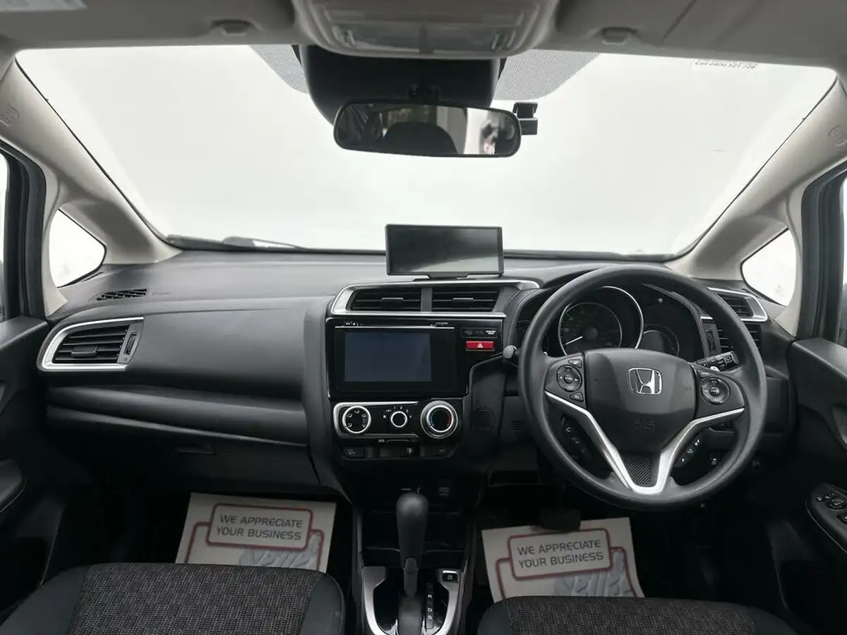 2015-honda-jazz-13-i-vtec-se-cvt-big-19